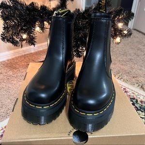 NWT - Dr. Martens 2976 Platform Chelsea Boot - Black